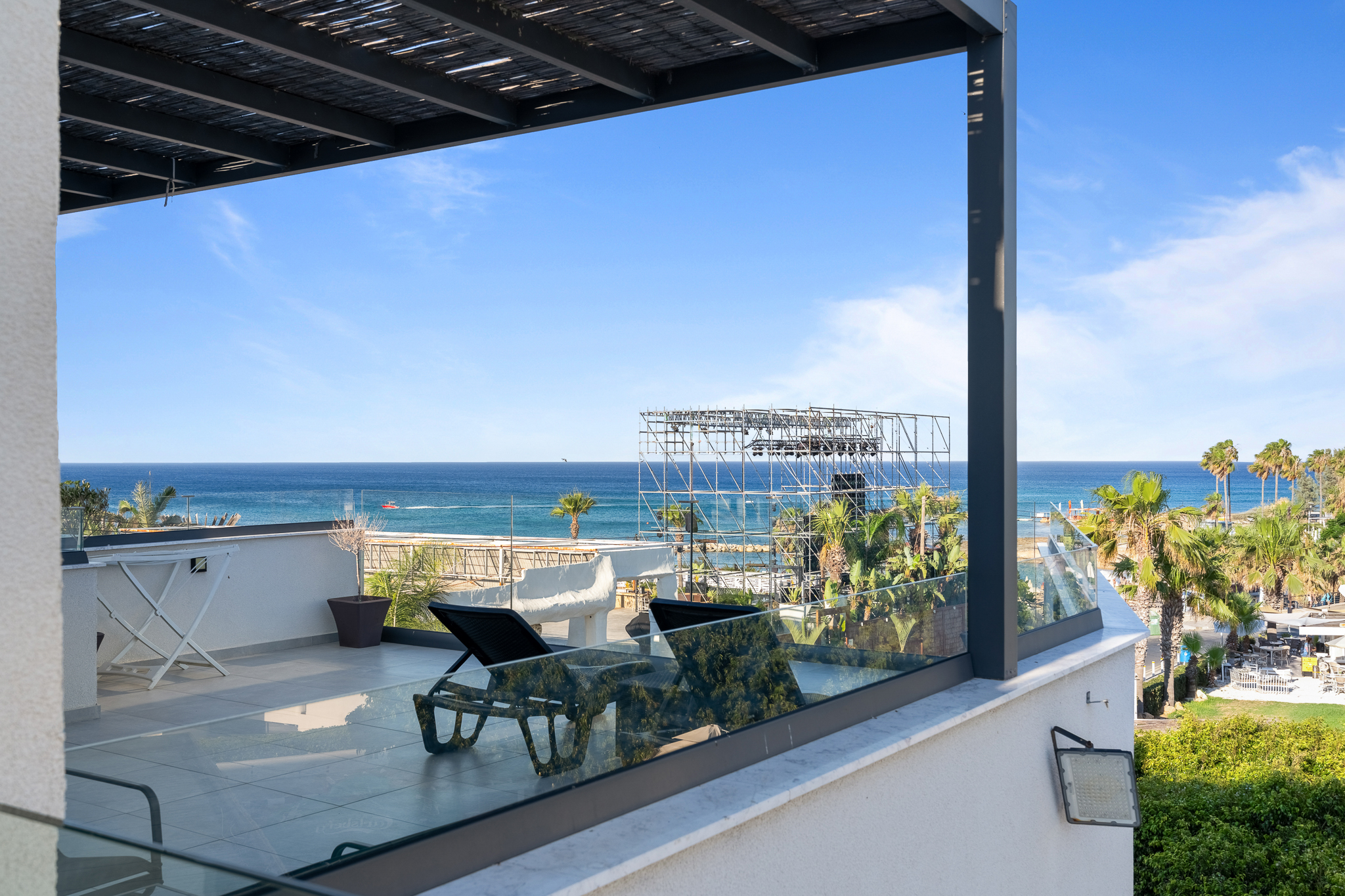 Wake Up By The Sea – Beachfront Penthouse Flat 3